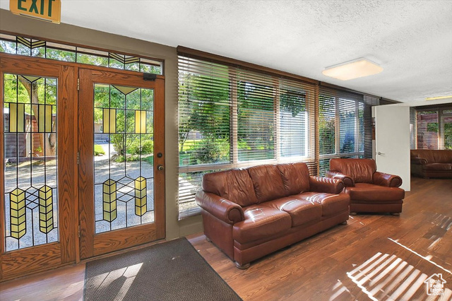 Photo 7 for MLS #2104271 at 2408 Van Buren Ave