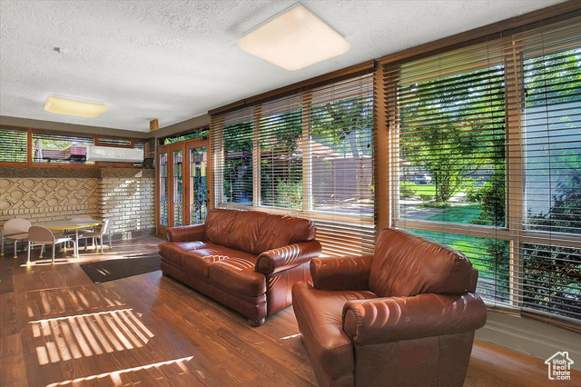 Photo 5 for MLS #2104271 at 2408 Van Buren Ave