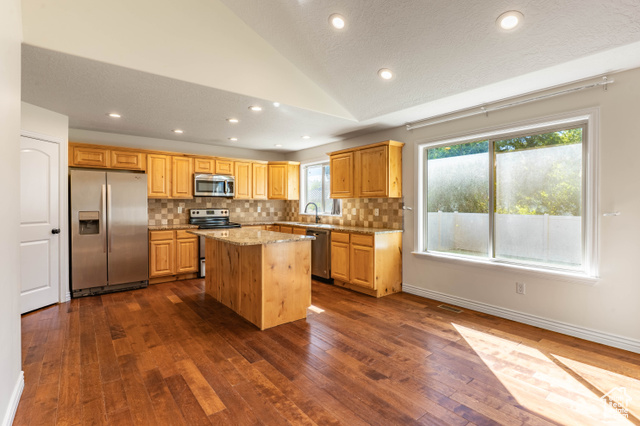 Photo 9 for MLS #2104283 at 2064 E 800 South