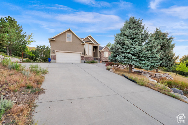 Photo 4 for MLS #2104373 at 704 S Deer Hollow Rd