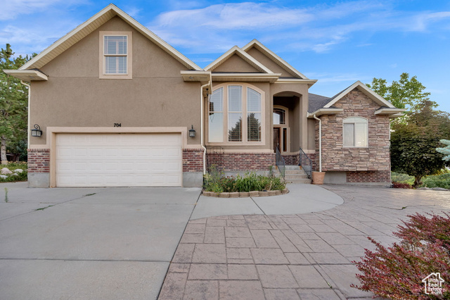 Photo 2 for MLS #2104373 at 704 S Deer Hollow Rd