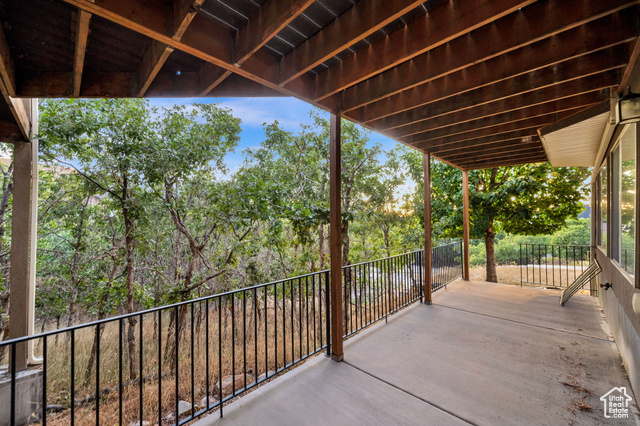 Photo 9 for MLS #2104373 at 704 S Deer Hollow Rd