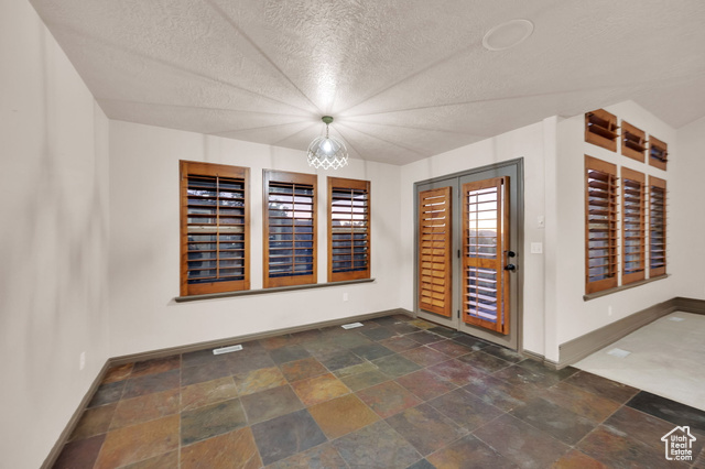 Photo 25 for MLS #2104373 at 704 S Deer Hollow Rd