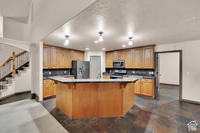 Photo 24 for MLS #2104373 at 704 S Deer Hollow Rd