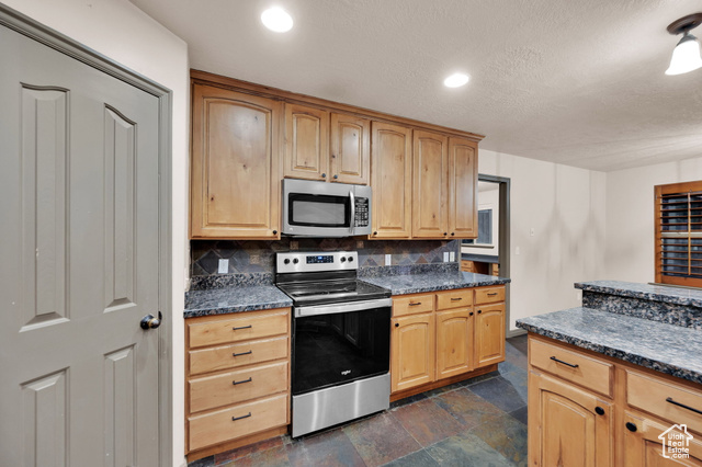 Photo 27 for MLS #2104373 at 704 S Deer Hollow Rd