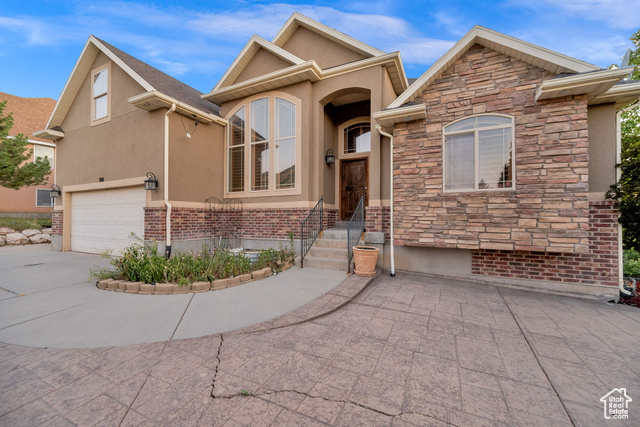 Photo 6 for MLS #2104373 at 704 S Deer Hollow Rd