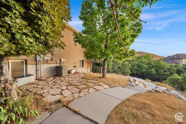 Photo 7 for MLS #2104373 at 704 S Deer Hollow Rd