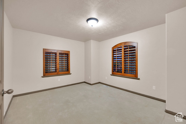 Photo 21 for MLS #2104373 at 704 S Deer Hollow Rd