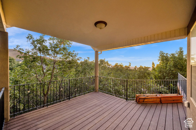 Photo 15 for MLS #2104373 at 704 S Deer Hollow Rd