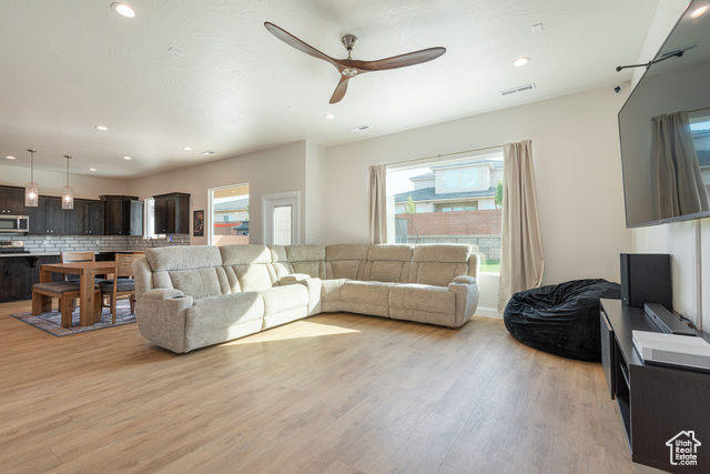Photo 10 for MLS #2104381 at 3017 E Willis Creek Dr
