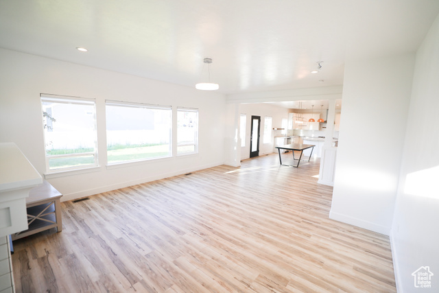 Photo 8 for MLS #2104503 at 2182 W Evergreen Way #143