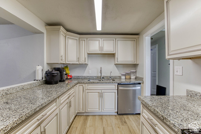 Photo 3 for MLS #2104512 at 3342 S Lynnbrook Dr