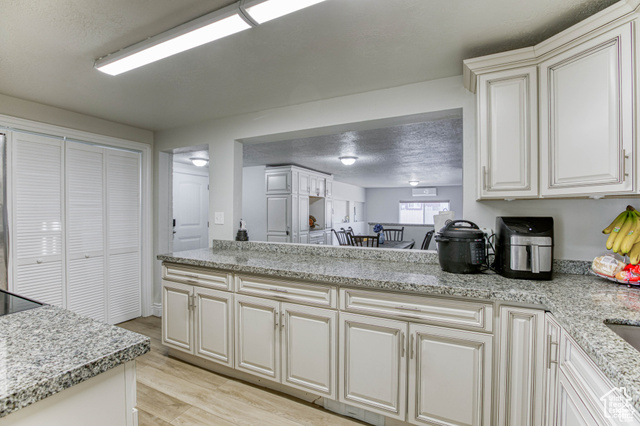 Photo 4 for MLS #2104512 at 3342 S Lynnbrook Dr