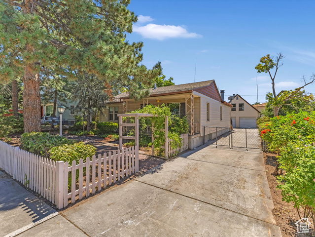 2558 E 3020 S, Salt Lake City UT 84109