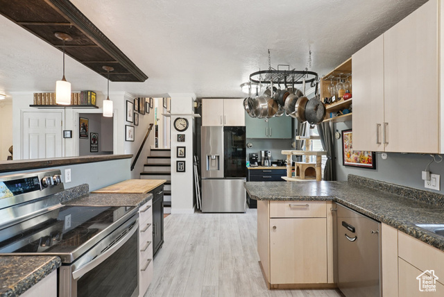 MLS #2104588 - 6137 S Middlewood Cir