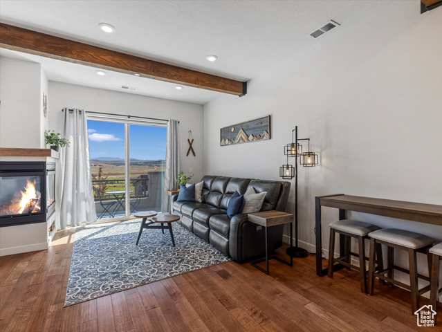 Photo 2 for MLS #2104610 at 6169 Park Ln #44