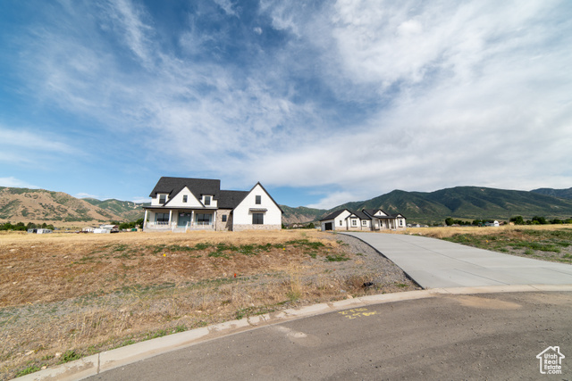 Photo 3 for MLS #2104629 at 2288 N Lincoln Ln #A/B