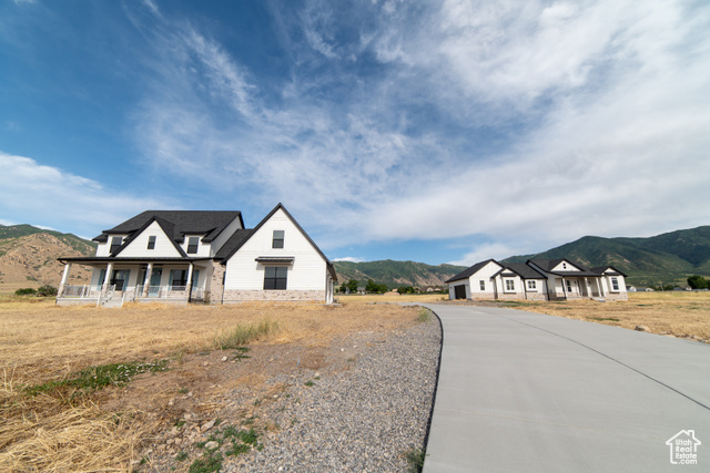 Photo 4 for MLS #2104629 at 2288 N Lincoln Ln #A/B
