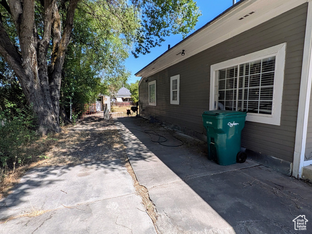 Photo 2 for MLS #2104670 at 866 E 22nd St