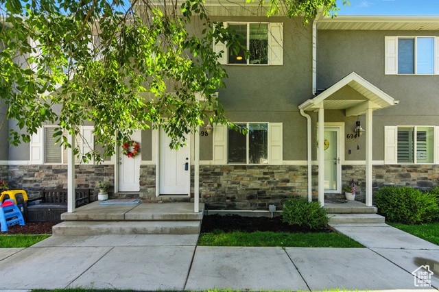 MLS #2104710 - 698 Ry Ln