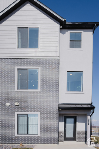 Photo 2 for MLS #2104712 at 538 W 1760 North #60