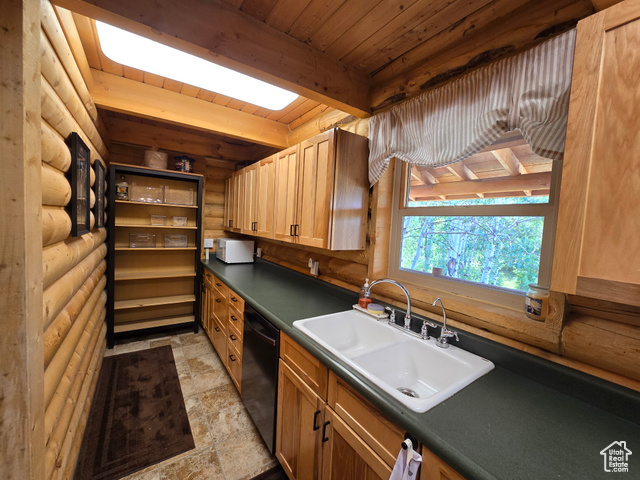 Photo 14 for MLS #2104722 at 725 E Wolf Hollow Rd