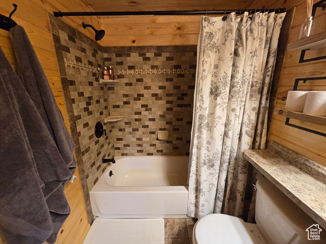 Photo 16 for MLS #2104722 at 725 E Wolf Hollow Rd