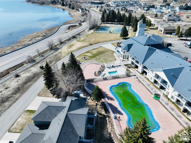 902 N Newburg 4