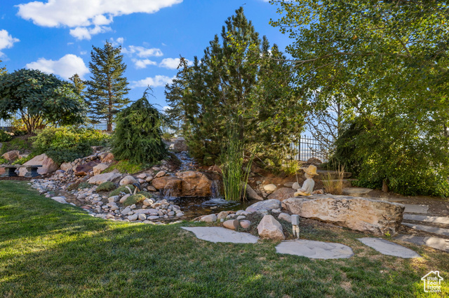 Photo 36 for MLS #2104750 at 1107 N Twickenham Dr