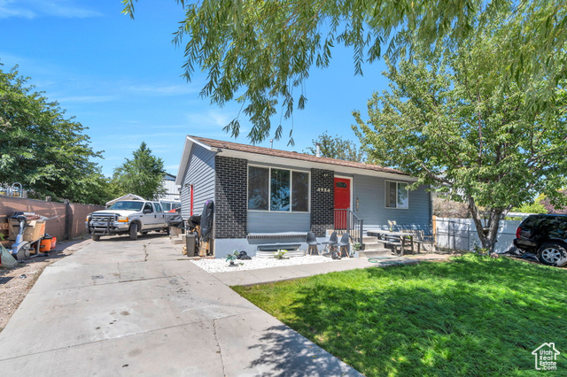 Photo 2 for MLS #2104816 at 4924 S Rayford Cir