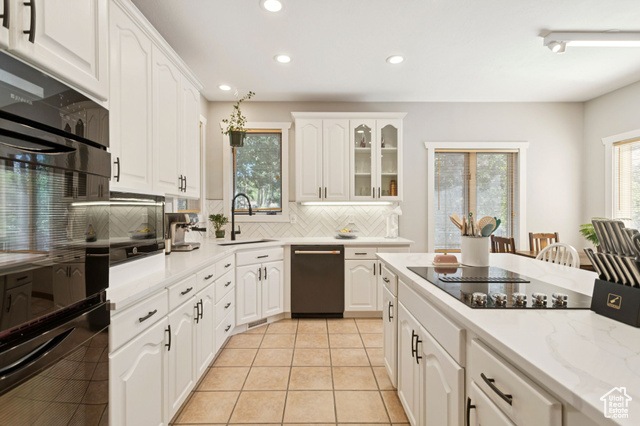 Photo 23 for MLS #2105050 at 2614 E Tuxedo Cir