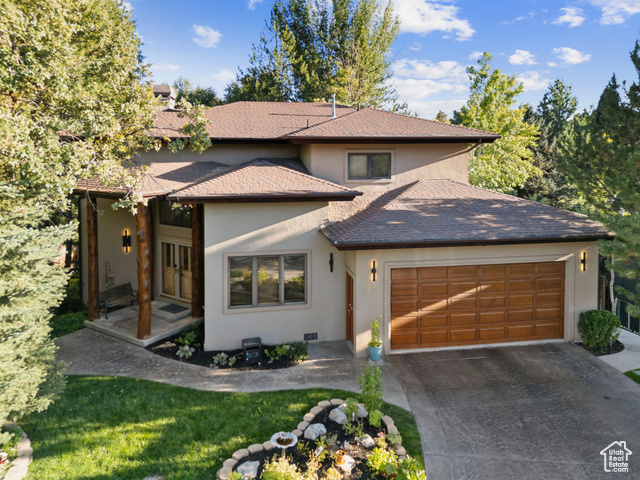 Photo 3 for MLS #2105050 at 2614 E Tuxedo Cir
