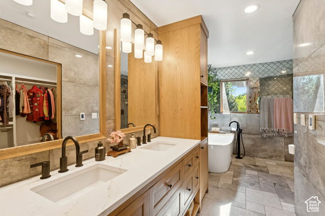 Photo 43 for MLS #2105050 at 2614 E Tuxedo Cir