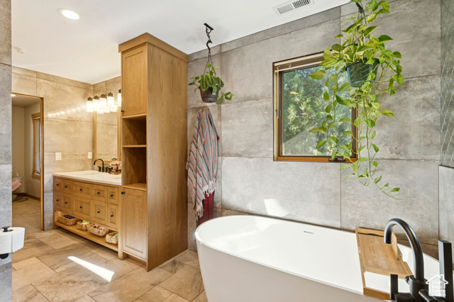 Photo 46 for MLS #2105050 at 2614 E Tuxedo Cir