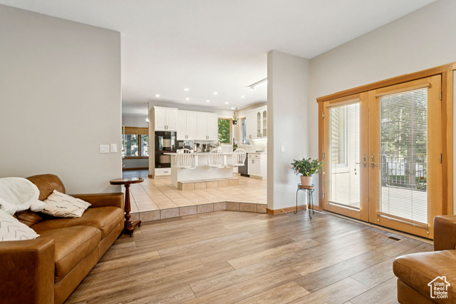 Photo 16 for MLS #2105050 at 2614 E Tuxedo Cir