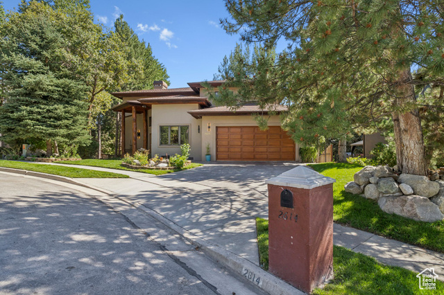 Photo 7 for MLS #2105050 at 2614 E Tuxedo Cir
