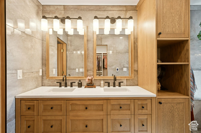 Photo 42 for MLS #2105050 at 2614 E Tuxedo Cir