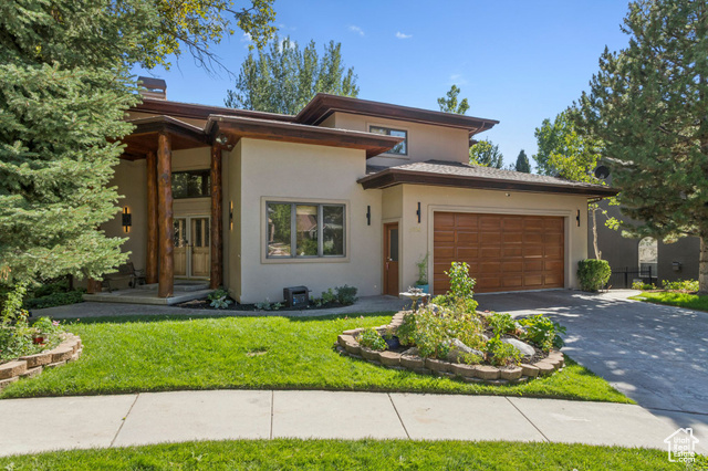 Photo 2 for MLS #2105050 at 2614 E Tuxedo Cir