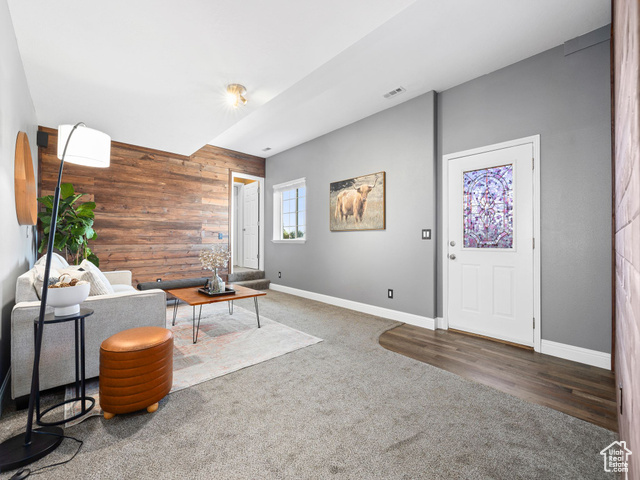 Photo 3 for MLS #2105057 at 1911 S Oregon Ave