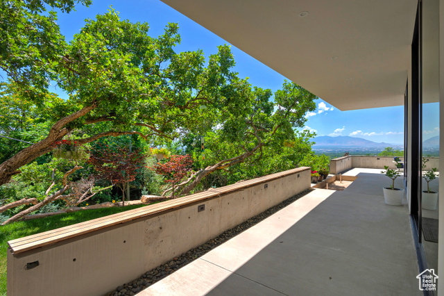 Photo 9 for MLS #2105128 at 2618 E Skyline Dr