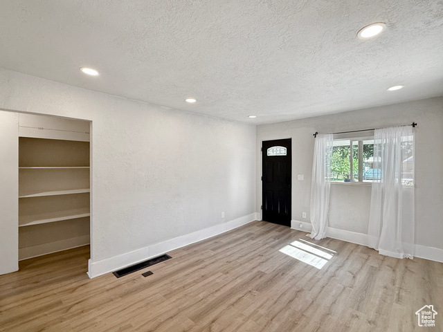 Photo 3 for MLS #2105141 at 979 E Patterson St