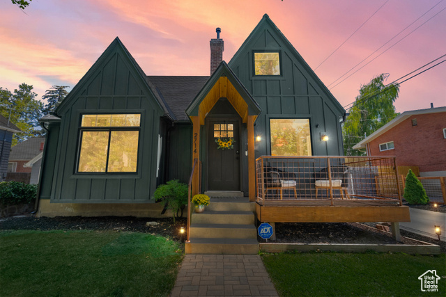 MLS #2105155 - 2714 Tyler Ave