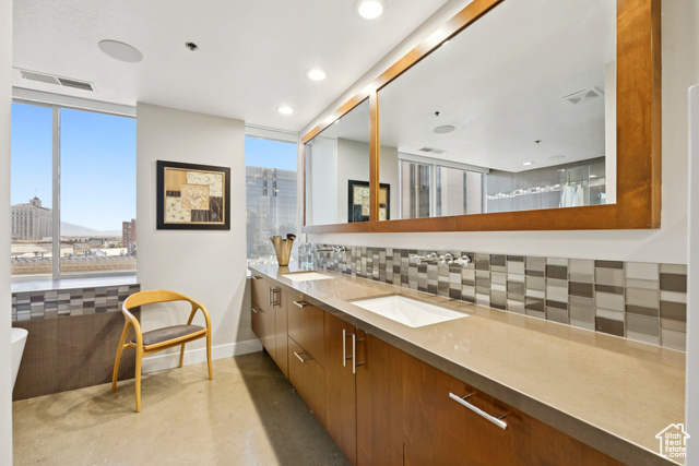 Photo 14 for MLS #2105160 at 44 W Broadway #605S