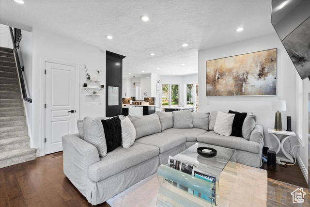 Photo 9 for MLS #2105211 at 1064 W Park Palisade Dr