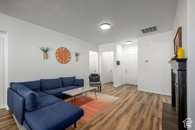 Photo 5 for MLS #2105222 at 329 N Greenwich Dr