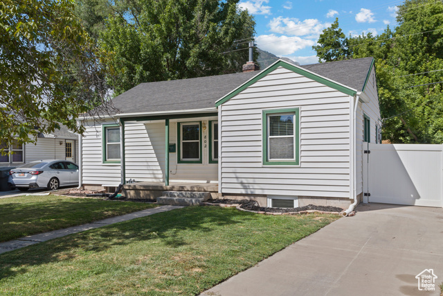 Photo 2 for MLS #2105268 at 802 S Brookside Dr