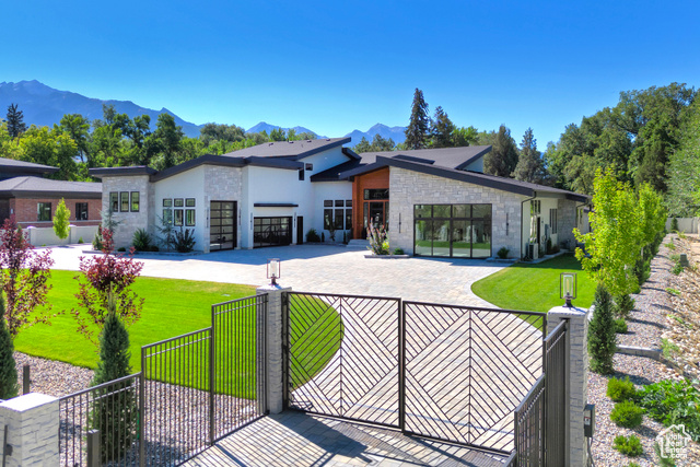 Photo 3 for MLS #2105276 at 2222 E Walker Ln