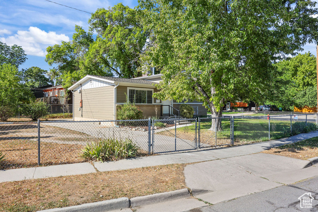 523 W LOYAL DR, Murray UT 84123