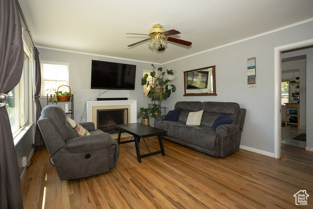 Photo 4 for MLS #2105315 at 829 E Zenith Ave