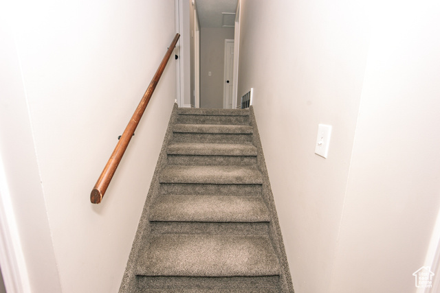 Photo 19 for MLS #2105334 at 1086 N Oakridge Dr